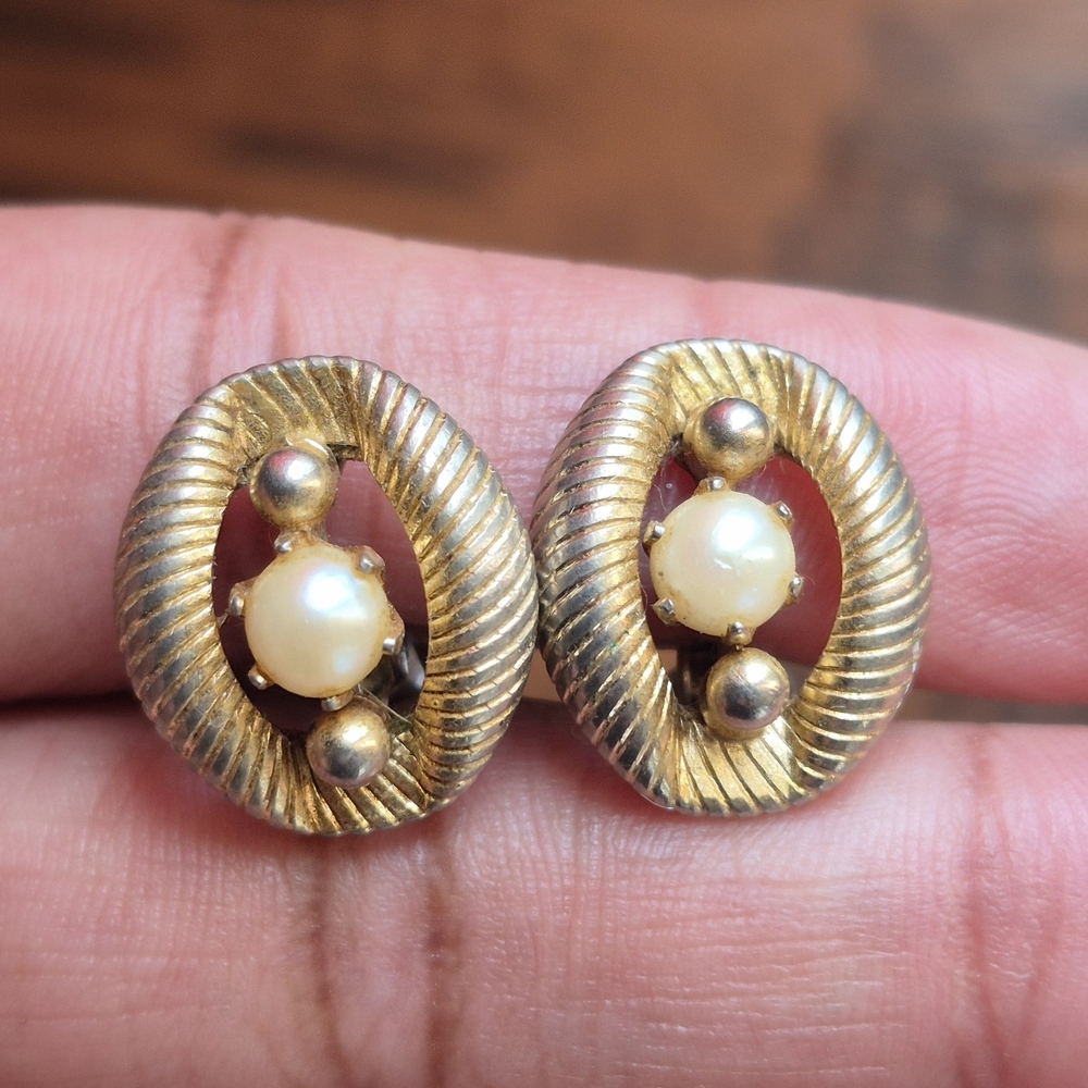 Vintage cowrie shell clip-on earrings